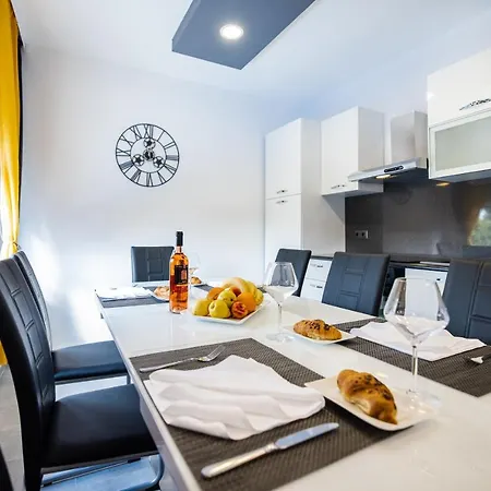 فيلة Andelina In Near The Center With Private Pool And Sauna - By Ta Leut Agency زادار