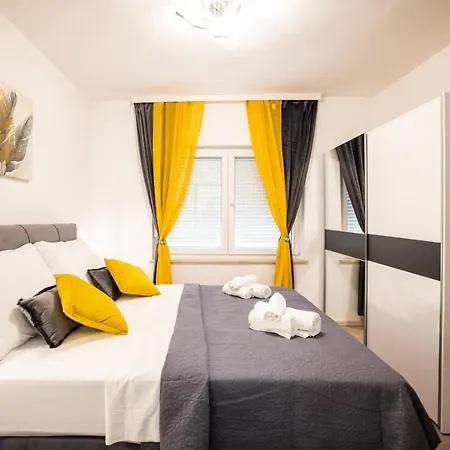 Andelina In Near The Center With Private Pool And Sauna - By Ta Leut Agency