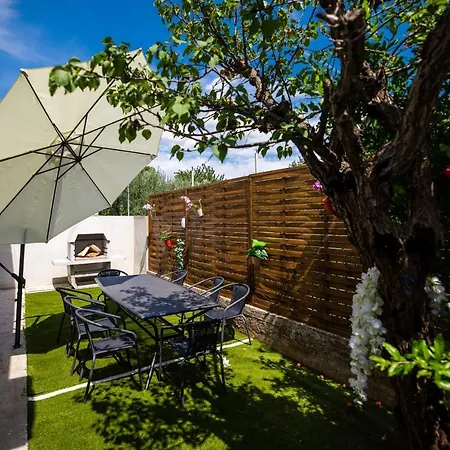 Andelina In Near The Center With Private Pool And Sauna - By Ta Leut Agency فيلة
